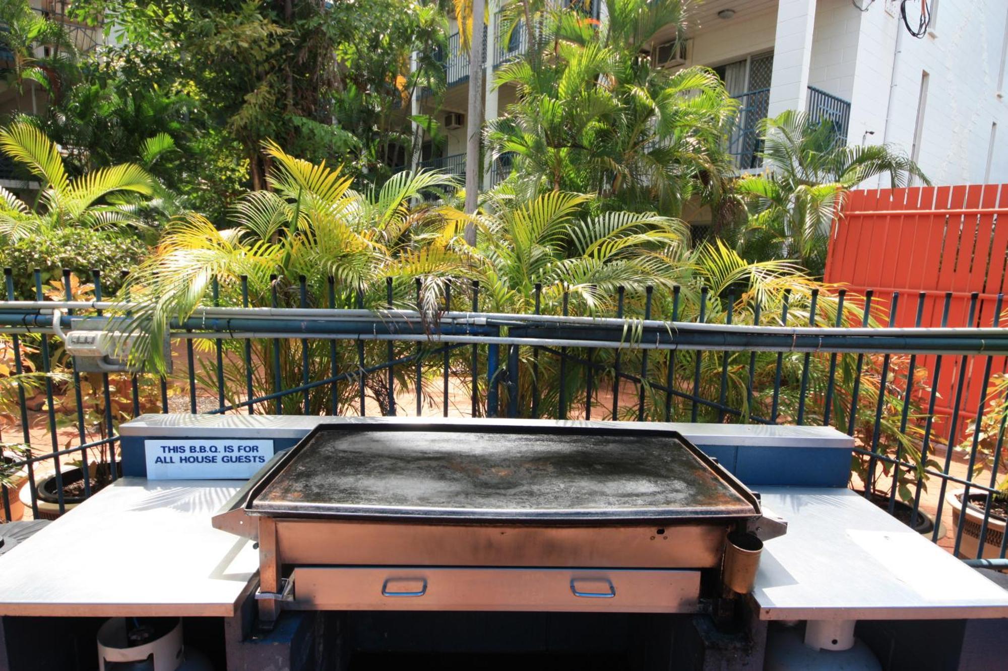 Coconut Grove Holiday Apartments Дарвин Экстерьер фото