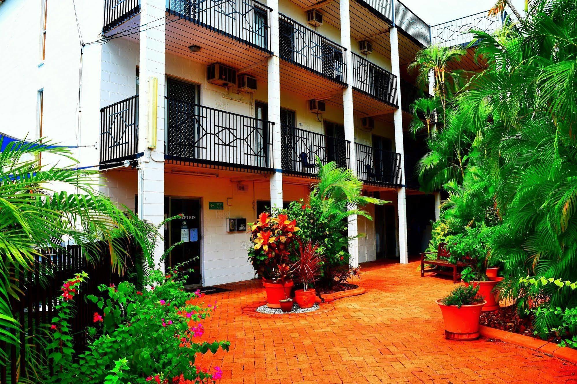 Coconut Grove Holiday Apartments Дарвин Экстерьер фото